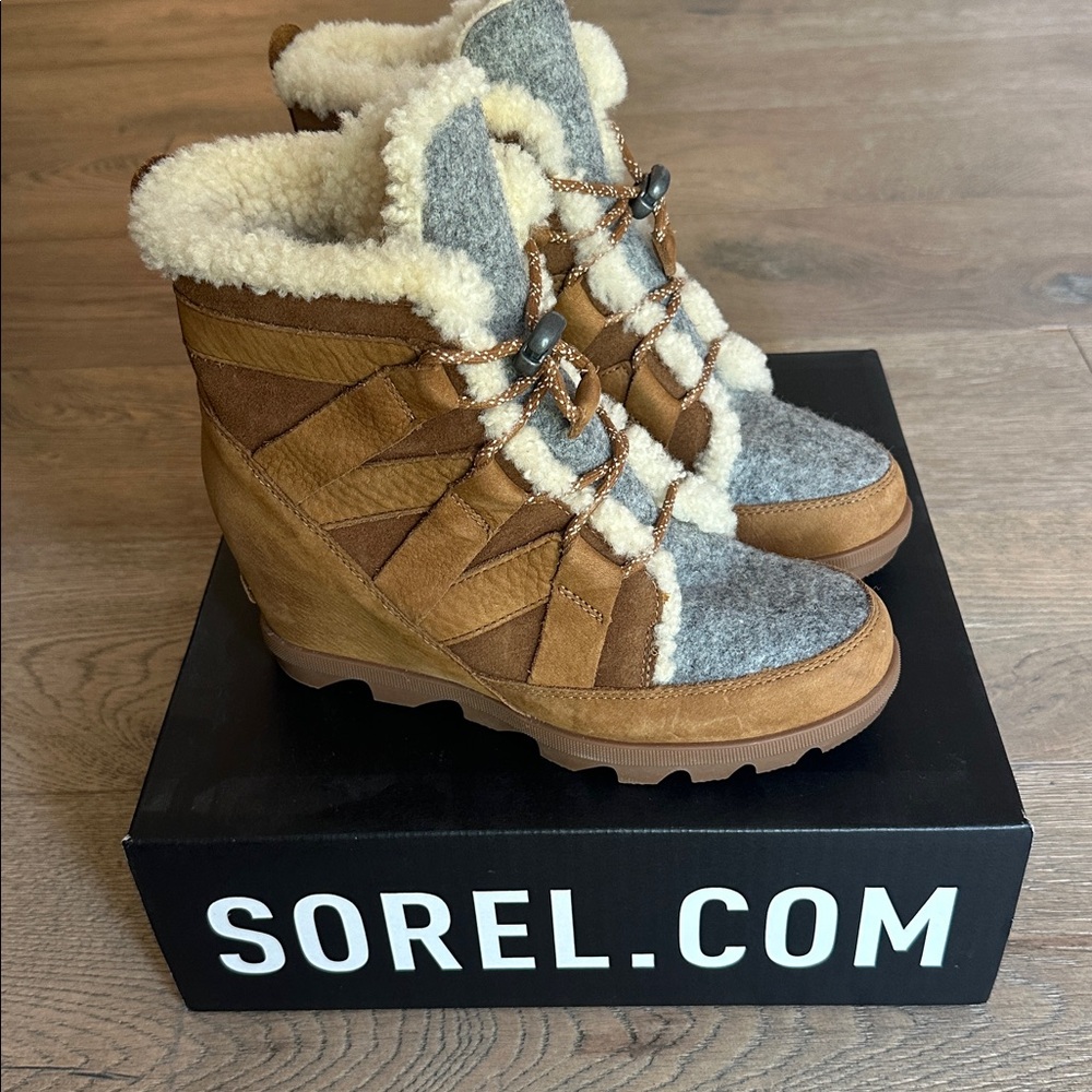 Sorel Women's Tan / Camel and Gray Winter Boots / Snow boots / Sherling